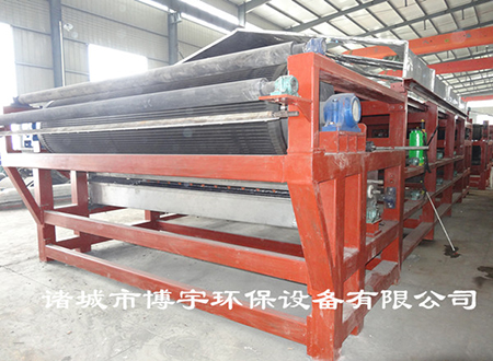 【橡膠帶（dài）式真（zhēn）空（kōng）過濾機】結（jié）構簡單，造價低，過濾效（xiào）率高