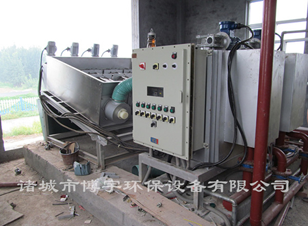 文字幕人妻熟女人妻30秒小課堂：【疊螺式（shì）汙泥脫（tuō）水機】的工作原理