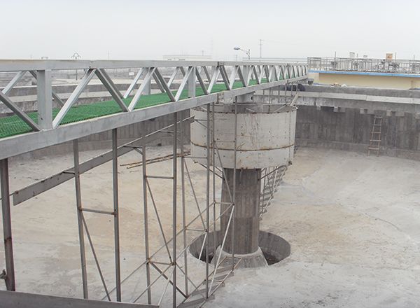 全（quán）橋式周邊傳動刮泥機